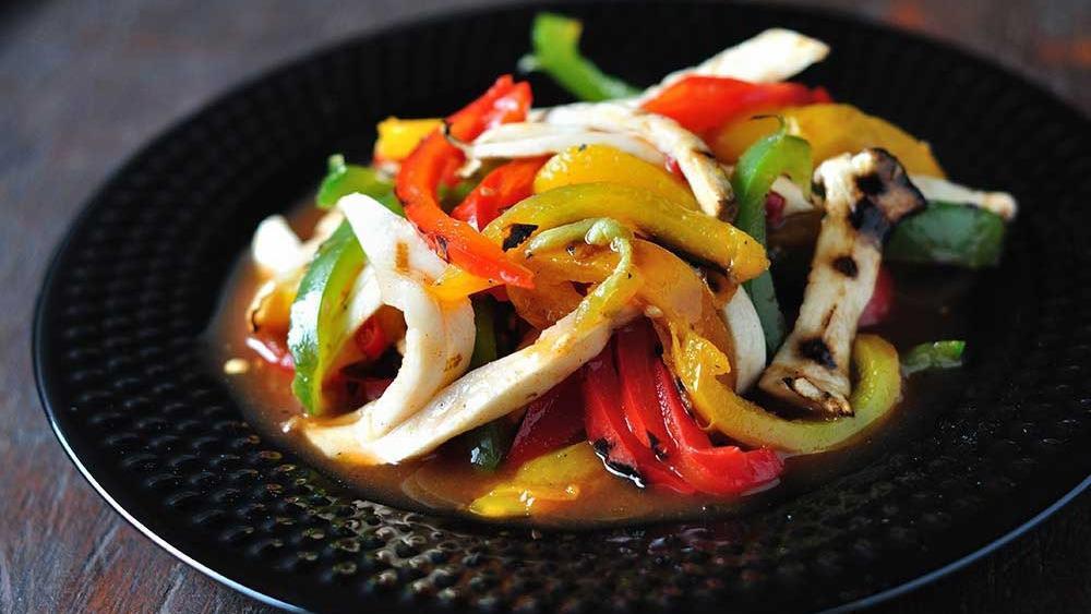 Yum Hed Yang Prik Whan · Grilled eringii mushrooms and bell peppers in light spicy sauce.
