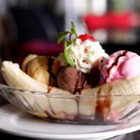 Banana Split · Delicious Ice cream topped with a fresh banana. Served in customer's choice of flavor.