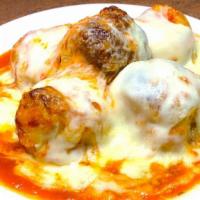 Garlic Knots Parmigiana · Garlic knots topped with melted mozzarella served with marinara sauce. 5 pieces.