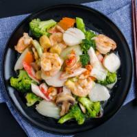 Seafood Delight · Lobster, jumbo shrimp, scallops and crab meat with assorted Chinese vegetable in white sauce.