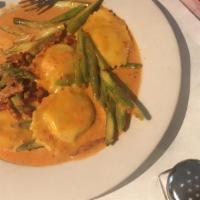 Ravioli Lobster · Sauteed with sun dried tomatoes and asparagus in a creamy pink sauce.