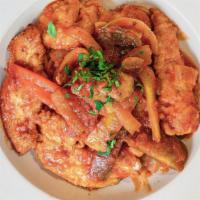Spaghetti E Pollo Cacciatore · Sliced chicken breast, onions, mushrooms, tomatoes, white wine, peppers, light tomato sauce.