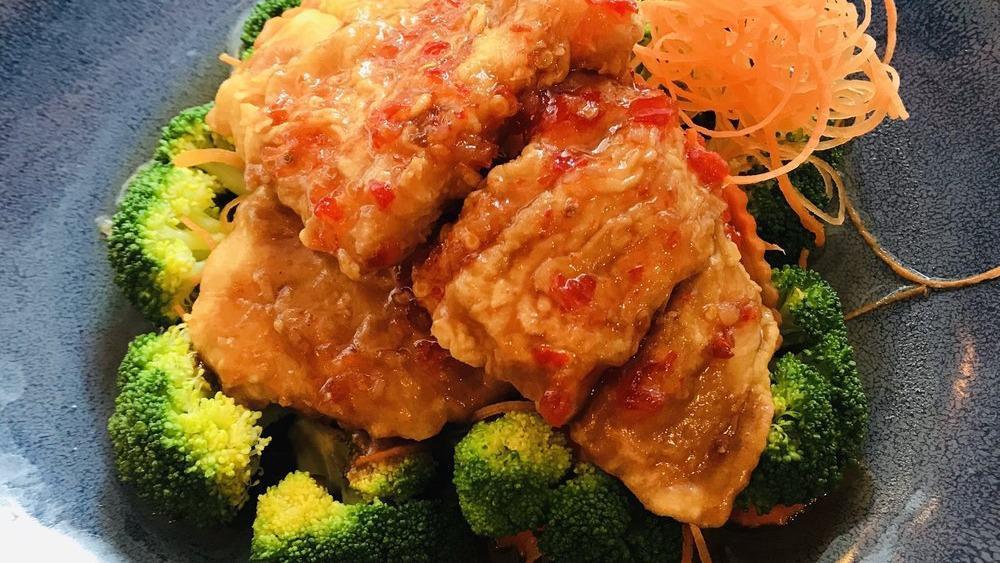 Tamarind Sauce · Medium spicy. Zesty tamarind chili sauce with steamed broccoli and lettuce.