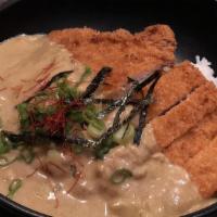 Tonkatsu Curry(咖喱猪排饭) · Pork tenderloin cutlet served with curry over rice.