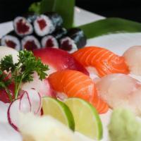 Azuki Sushi · 9 pcs. Sushi & 1 tuna roll.