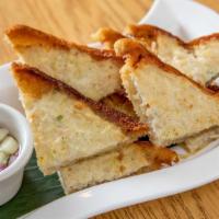 Thai Toast (8) · Deep-fried bread topping with seasoning ground chicken served with cucumber relish.