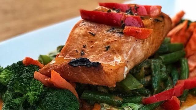 Salmon Curry · Hot. Grilled 8 Oz wild norwegian salmon steak with bell pepper and green bean with panang curry sauce and shredded kaffir leaves on a bed of napa.