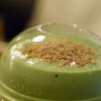 Green Smoothie · Kale, spinach, banana, dates, mint