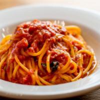 Spaghetti Pomodoro E Basilico · Tomato and basil.