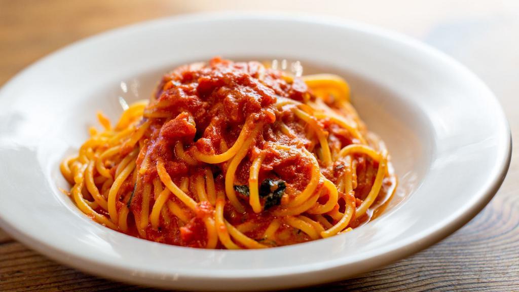 Spaghetti Pomodoro E Basilico · Tomato and basil.