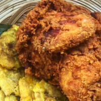 Pollo Frito Con Tostones · Fried Chicken with fried plantains