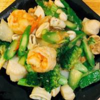 Seafood Delight · Jumbo shrimp, scallops, crabmeat, squid sauteed with Chinese bok choy, mushroom, baby corn, ...