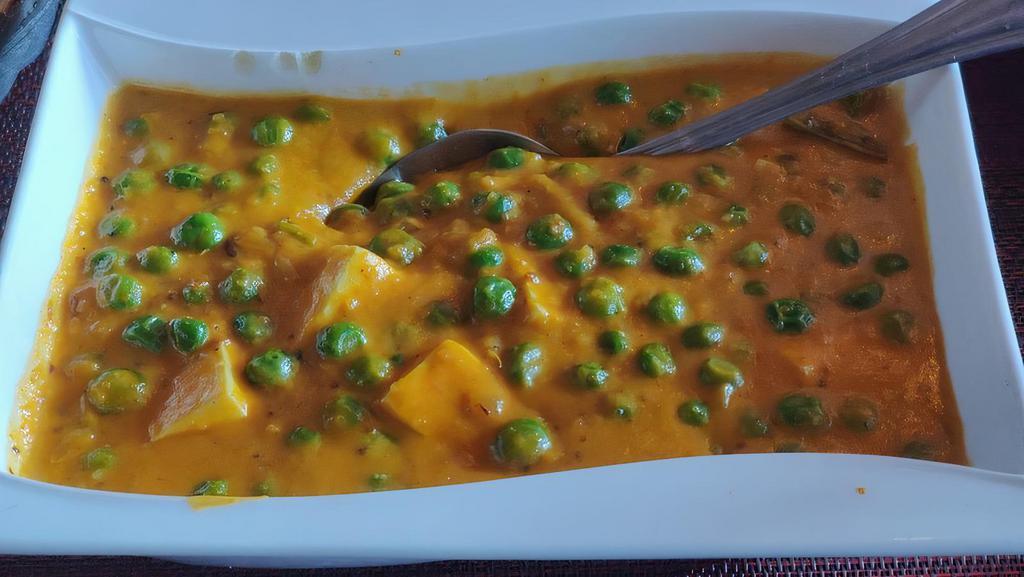 Mutter Paneer · Creamy green peas and paneer cheese. Vegetarian. Comes with rice.