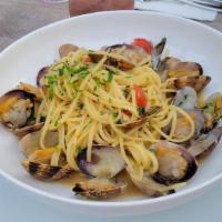 Linguini Alle Vongole · Linguini with clams in a white wine sauce and cherry tomatoes