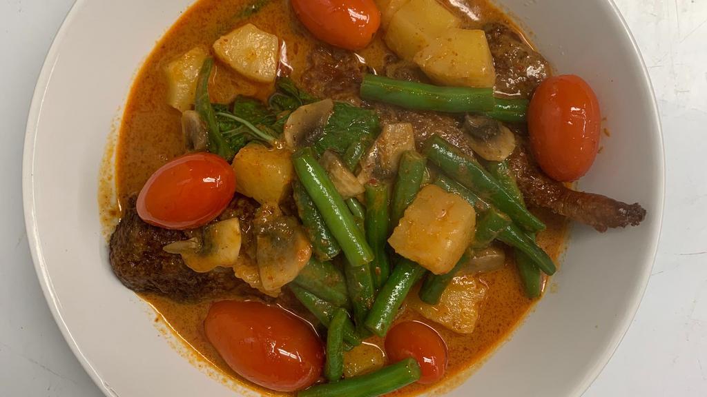 Duck Pineapple Curry  · Cherry tomatoes, string beans, pineapple, basil, mushrooms