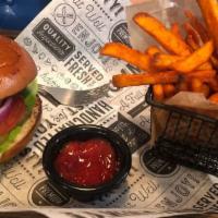 Fulton Signature Burger · 6oz House-blend Angus Beef - Lettuce, Tomato, Red Onion, Sliced Kosher Pickles