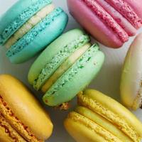 Macarons · 6 pieces and 6 flavors