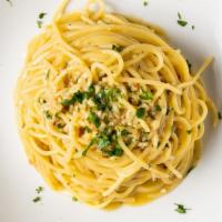 Spaghetti Aglio & Olio “Al Pacino” · Extra virgin olive oil, red pepper, garlic
& Parmigiano Reggiano.