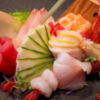 Chef'S Sashimi (18) · 18 pieces of assorted sashimi.