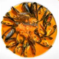 Zuppa Di Mussels · White Wine Sauce or Marinara Sauce