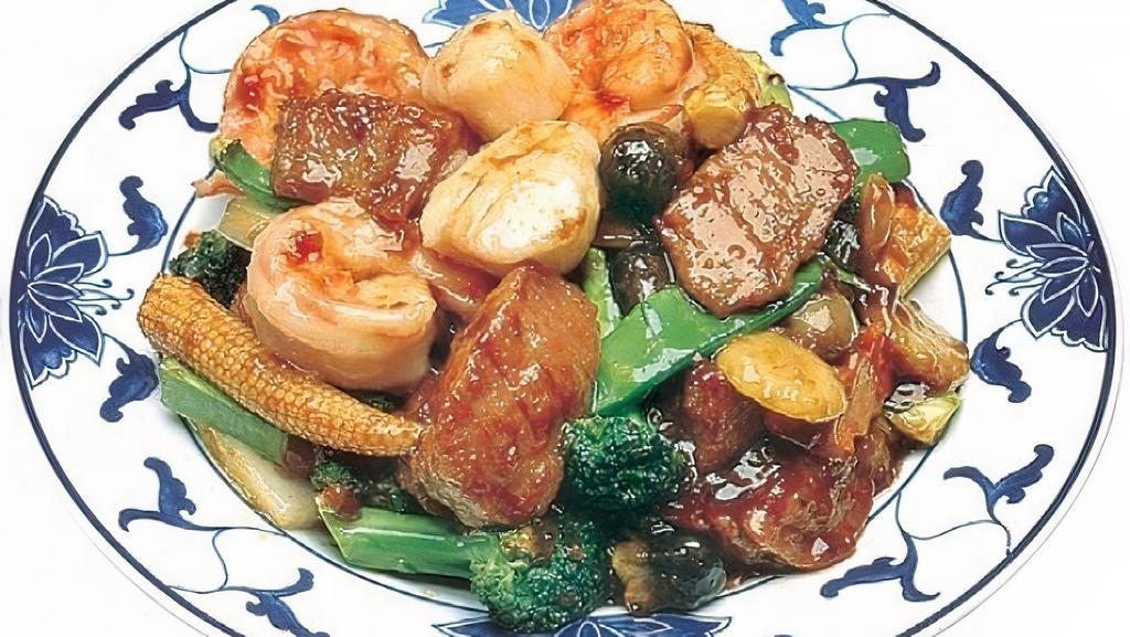 Happy Family · Crab meat jumbo shrimp, beef, chicken, pork straw mushrooms, baby corn snow peas, bamboo shoots water chestnuts and broccoli in house special sauce.