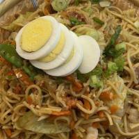 Pansit Canton · Sauteéd noodles with chicken, shrimp, sweet sausage ＆ mixed vegetables in a special sauce.