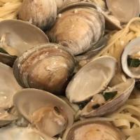 Linguine Con Vongole · Fresh chopped clams in a red or white sauce.