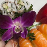 Sushi Deluxe · 10 pieces of chef's choice of sushi and one California roll.