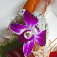 Sushi & Sashimi Deluxe · Seven pieces of sashimi, six pieces of sushi and one California roll.