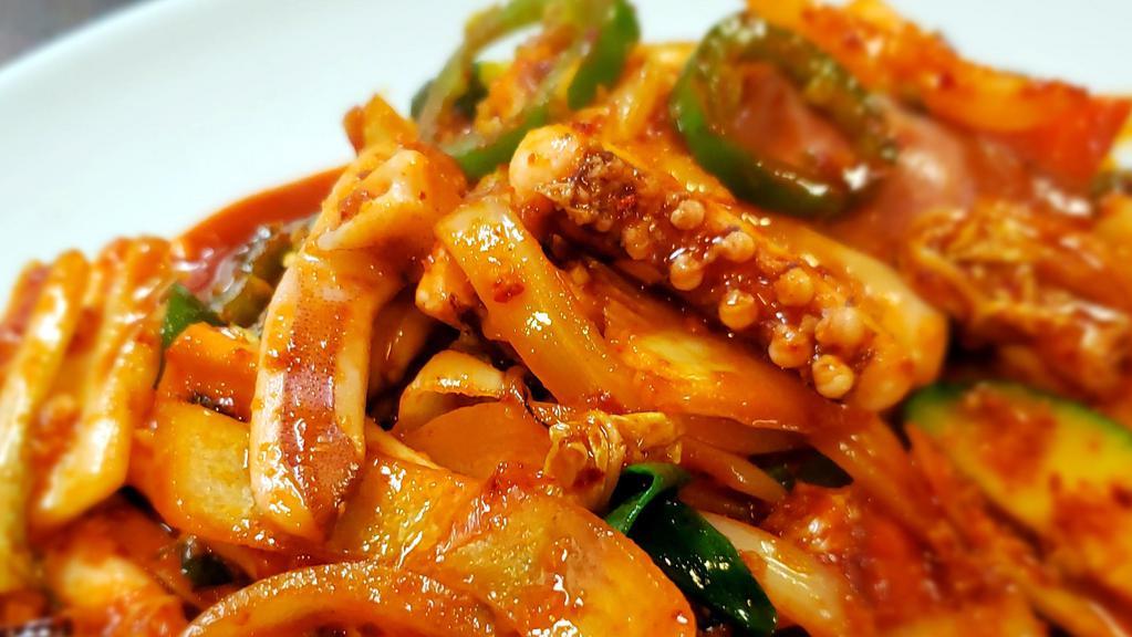 Stir-Fried Squid / 오징어볶음 · Ohjinguh Bohk Eum / stir-fried squid and vegetables with spicy sauce.
served with Kim chee, ban Chan ( vegetables ) and white rice.