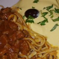 Tallarines Rojos C/ Carne C/ Papa A La Huancaina · Spaghetti in red meat sauce served with Potatoes topped w/ Huancaina sauce