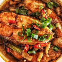 Vietnamese Fish Stew In Clay Pot - Cá Kho Tô · 