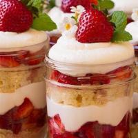 Fresh X-Large Strawberry Shortcake Cups · All the flavors of the classic strawberry shortcake but with a soft cake layer instead of bi...