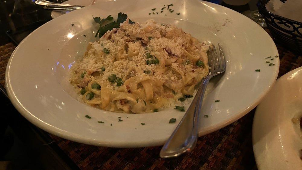 Fettuccine Carbonara · Comes with onions, bacon, peas and cream sauce.