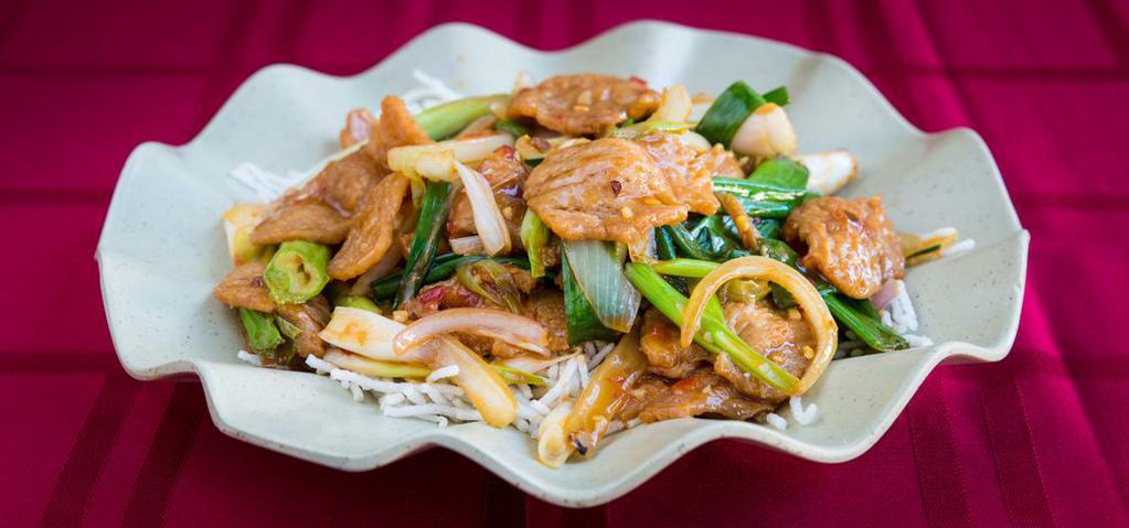 Mongolian Beef蒙牛 · SLICE TENDER BEEF STIR FRIED WITH ONIONS AND SCALLION IN SPICY SAUCE