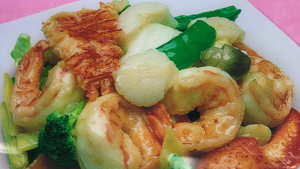 Seafood Delight · Shrimps, lobster, scallops and crab meat with Chinese vegetables in white sauce.