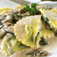 Spinach & Cheese Me Ravioli · Fresh ravioli with spinach & cheese filling cooked with a creamy sauce.