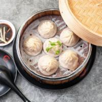 Steamed Shanghai Soup Dumpling 精製上湯小籠包 · 6 pieces.
6個。