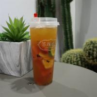Super Mixed Fruit Tea超级鲜果杯 · Include fresh watermelon , orange, apple, strawberry, 爱and lime.里面包含西瓜，橙，苹果，草莓和青柠。