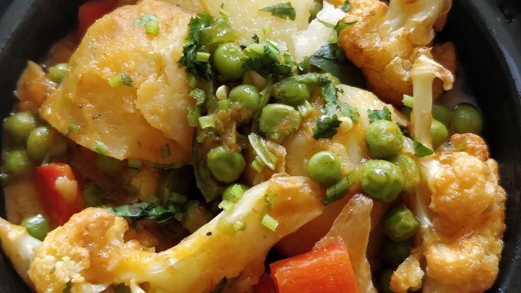 Aloo Gobi Matar · Potatoes, cauliflower, green peas cooked with garlic, onion, fresh cilantro, ginger, tomatoes, and blend of spices.