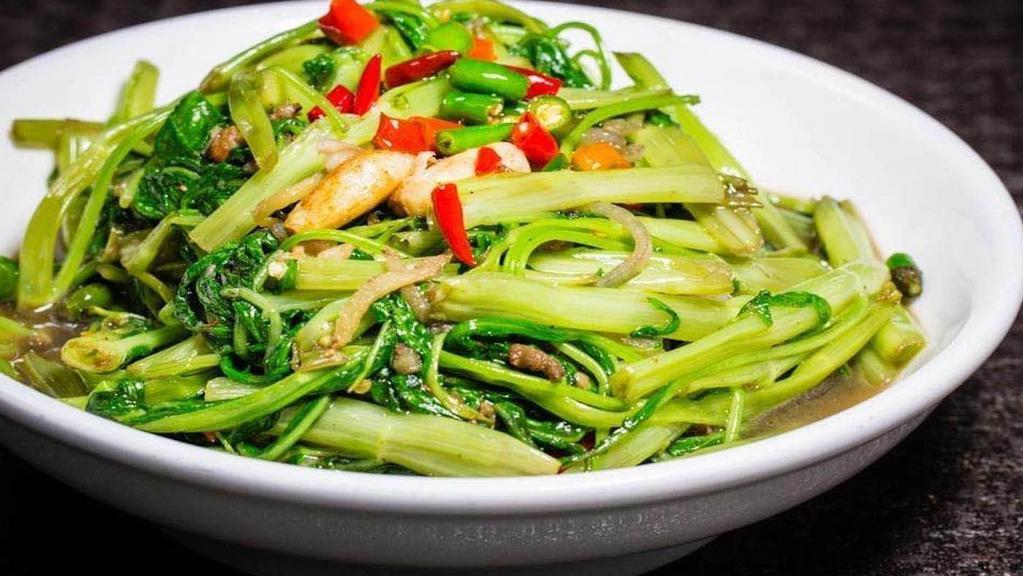 Spicy Stir-Fry Water Spinach With Belacan/馬拉盞炒空心菜 · 