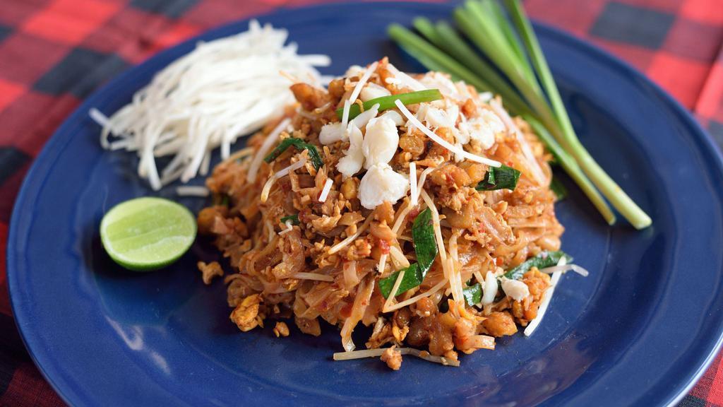 Spicy Pad Thai Mun Poo · House specialty! Special pad thai made with crabmeat and crab paste and eggs with our home-styled spicy sauce.