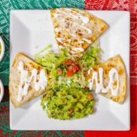 Quesadilla Mexicana · Tortilla de maiz, carne de Su eleccion, flor de calabaza, hongos o queso Oaxaca. Servida con...
