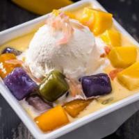楊枝甘露涼粉芋圓 / Mango Pomelo With Taro Mochi · Mango, mango puree, sago, grapefruit, vanilla ice cream, grass jelly, taro mochi.