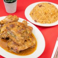 Pollo Guisado · Stewed chicken.