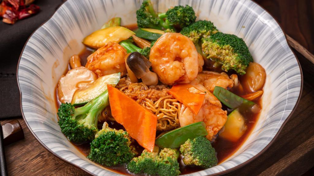 Pan Fried Noodles · Contains vegetables and choose of proteins