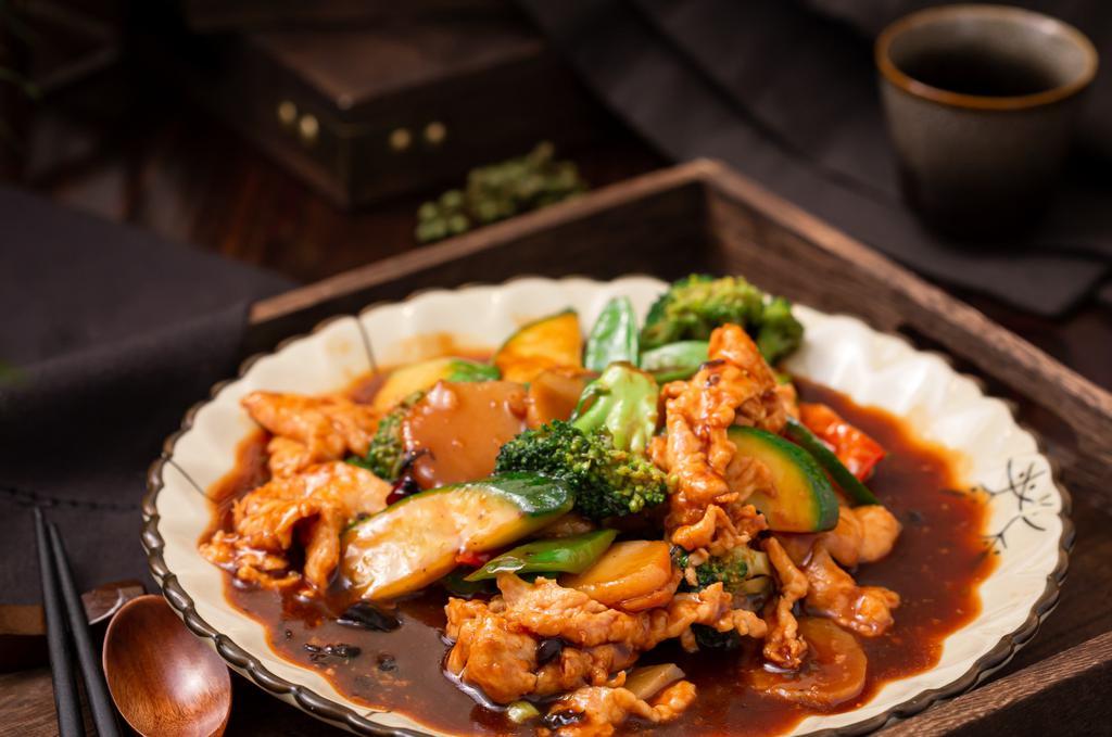 Chicken Hunan Style · Sauteed sliced white meat w. Broccoli, snow peas, green pepper, luffa, water chestnut w. Spicy black bean sauce. Spicy.