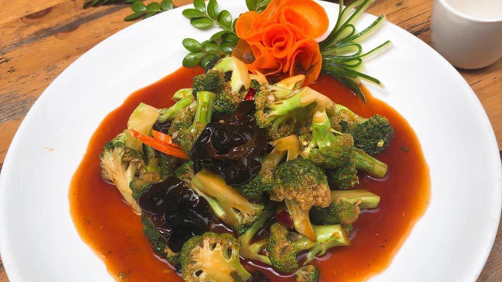 Broccoli With Spicy Garlic Sauce · Broccoli with black mushrooms and carrots. Spicy.