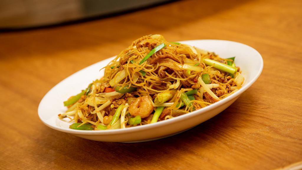 Singapore Rice Noodle · Spicy. Rice noodles stir-fried with shredded char siu, vegetables, shrimp and bean sprouts with a special curry sauce.