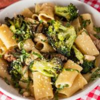 Nonna Pasta · Sausage, prosciutto, broccoli, cannellini beans,
parmesan